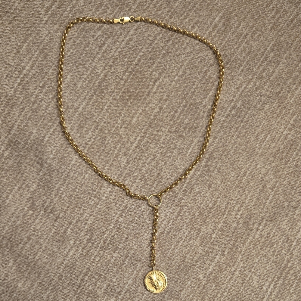 Elegant Gold Pendant Necklace